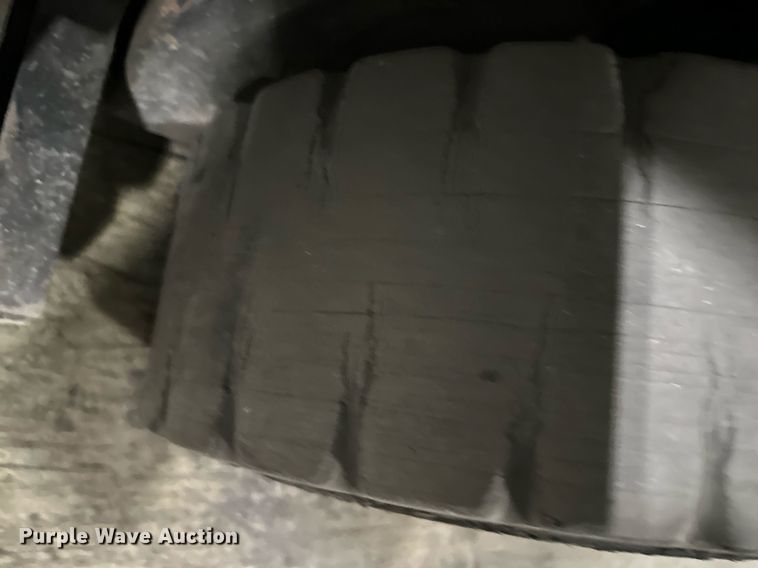 image for item DW2950 Yale GLC060TGNUAE084 forklift