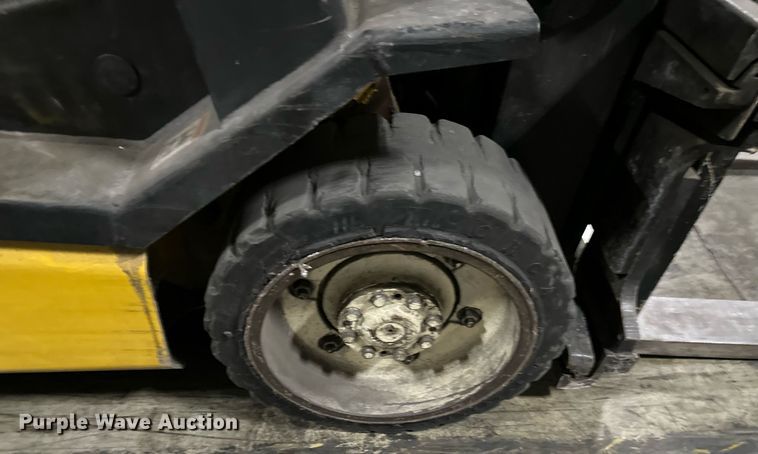 image for item DW2950 Yale GLC060TGNUAE084 forklift