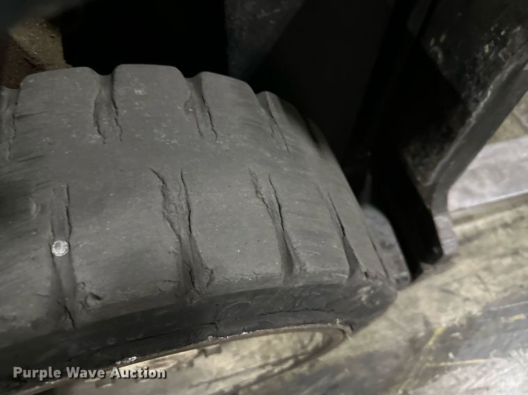 image for item DW2950 Yale GLC060TGNUAE084 forklift