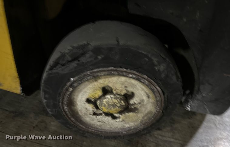 image for item DW2950 Yale GLC060TGNUAE084 forklift