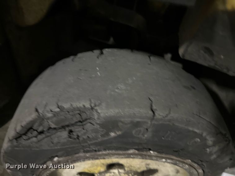 image for item DW2950 Yale GLC060TGNUAE084 forklift