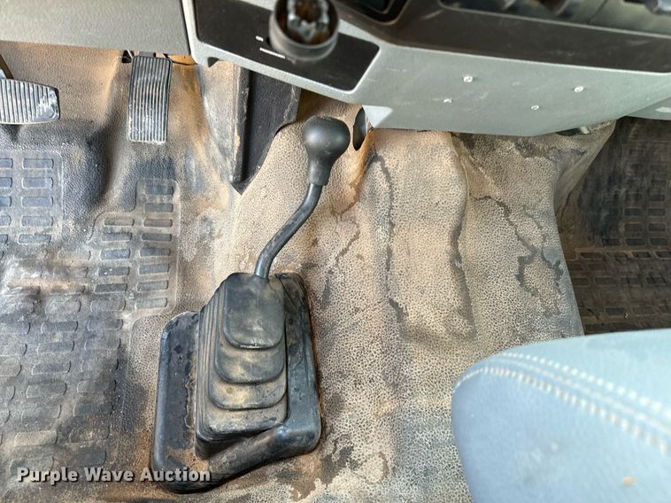 image for item EJ0179 2015 Ford F550 SuperCab utility / service truck