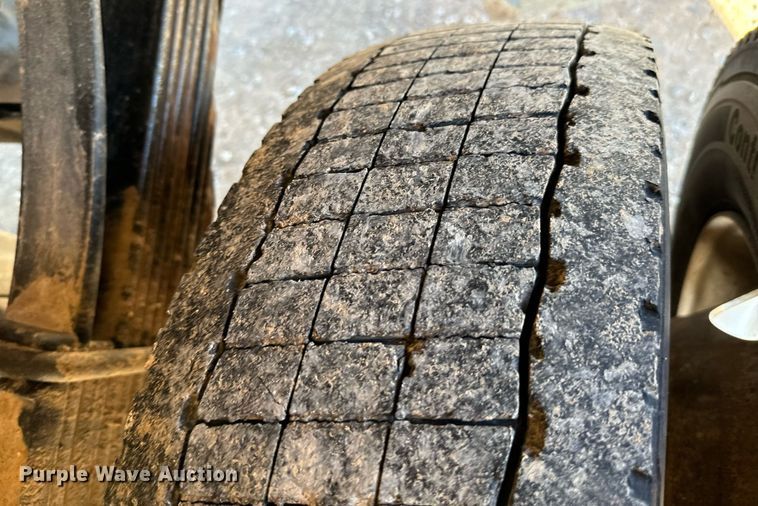 image for item EJ0179 2015 Ford F550 SuperCab utility / service truck