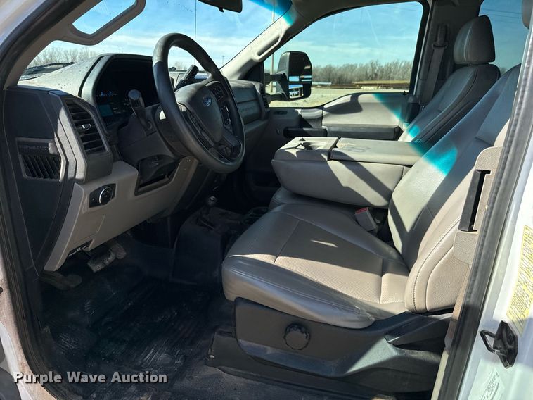 image for item EJ0182 2017 Ford F550 Super Duty XL SuperCab utility / service truck