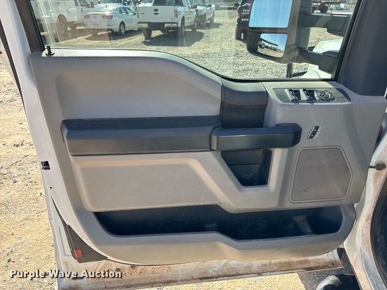 image for item EJ0182 2017 Ford F550 Super Duty XL SuperCab utility / service truck