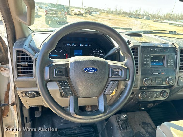 image for item EJ0182 2017 Ford F550 Super Duty XL SuperCab utility / service truck