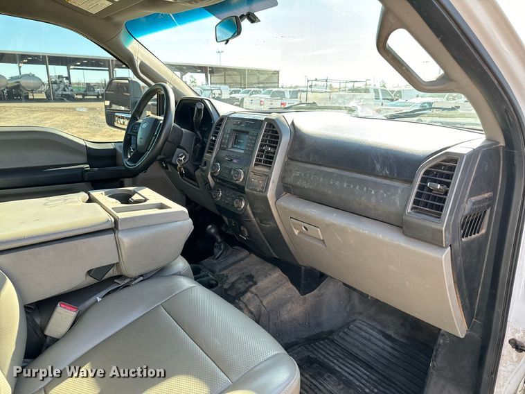 image for item EJ0182 2017 Ford F550 Super Duty XL SuperCab utility / service truck