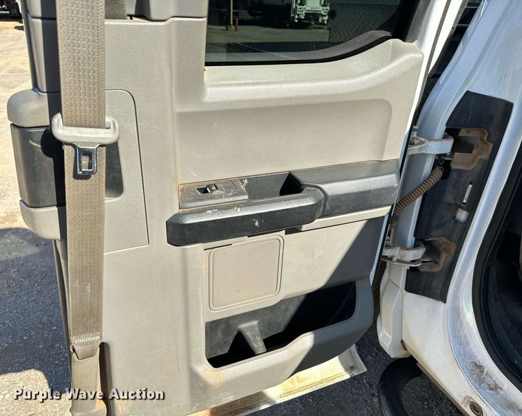 image for item EJ0182 2017 Ford F550 Super Duty XL SuperCab utility / service truck