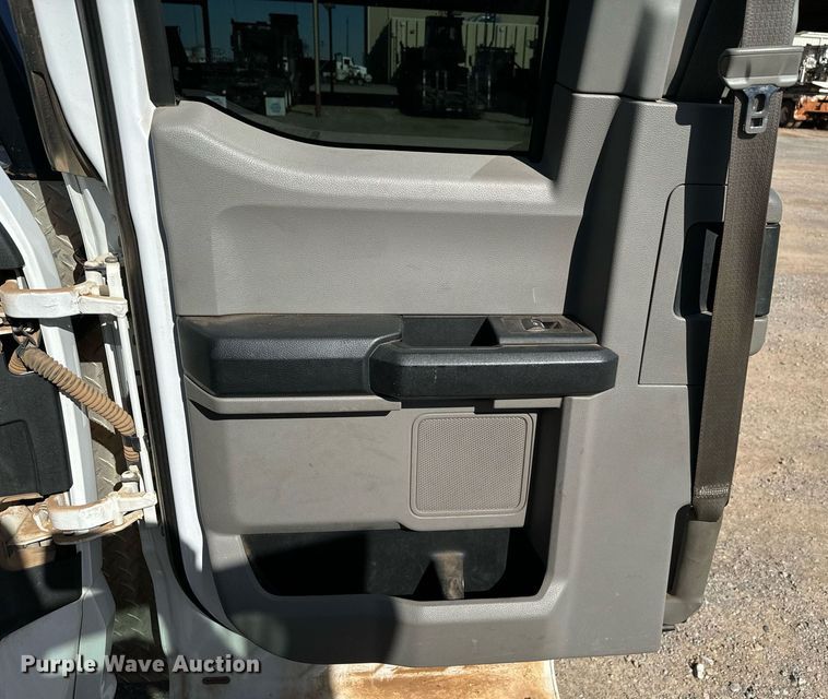 image for item EJ0182 2017 Ford F550 Super Duty XL SuperCab utility / service truck