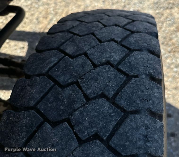 image for item EJ0182 2017 Ford F550 Super Duty XL SuperCab utility / service truck