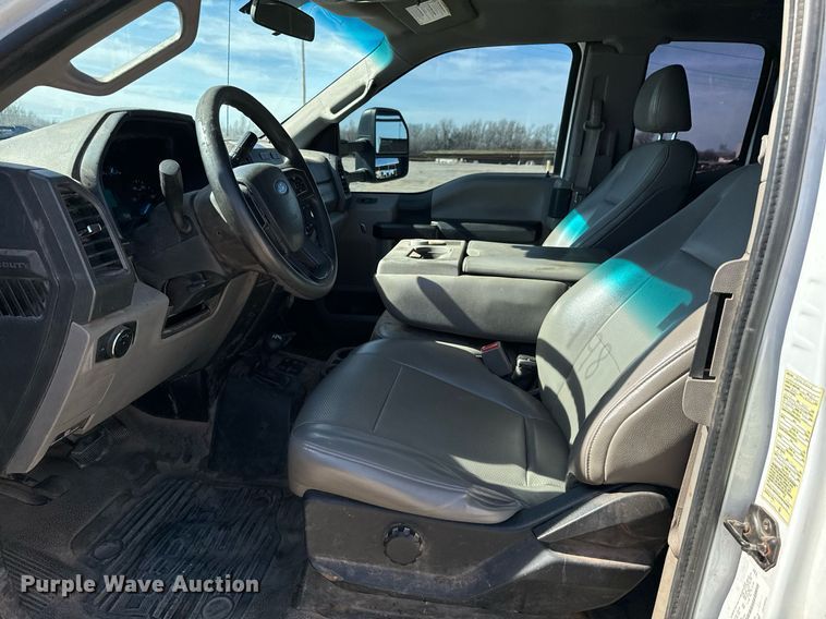 image for item EJ0186 2017 Ford F550 Super Duty SuperCab utility / service truck