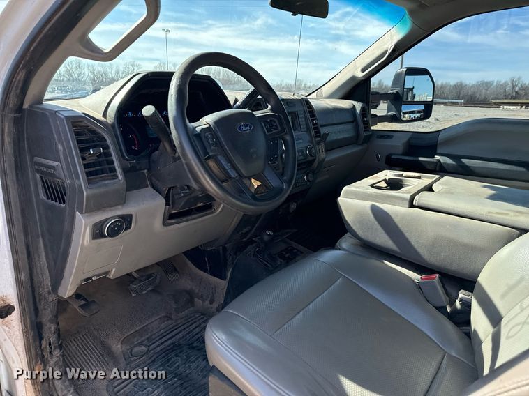 image for item EJ0186 2017 Ford F550 Super Duty SuperCab utility / service truck