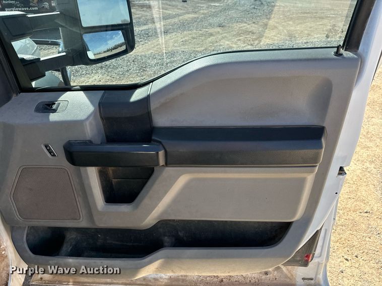 image for item EJ0186 2017 Ford F550 Super Duty SuperCab utility / service truck