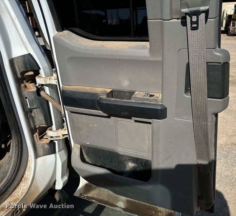 image for item EJ0186 2017 Ford F550 Super Duty SuperCab utility / service truck