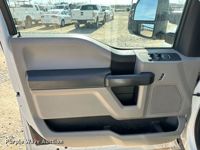 image for item EJ0187 2018 Ford F550 Super Duty SuperCab utility / service truck