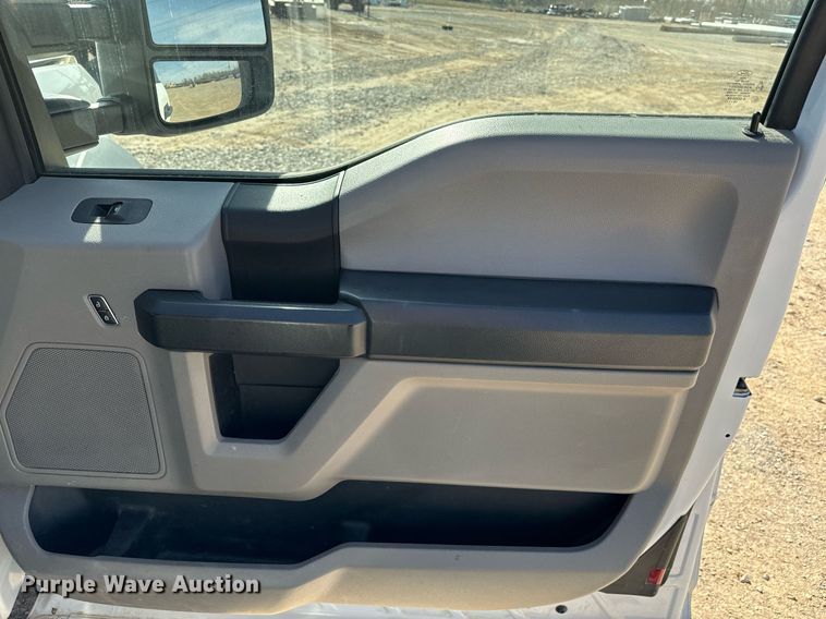 image for item EJ0187 2018 Ford F550 Super Duty SuperCab utility / service truck