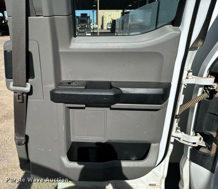 image for item EJ0187 2018 Ford F550 Super Duty SuperCab utility / service truck