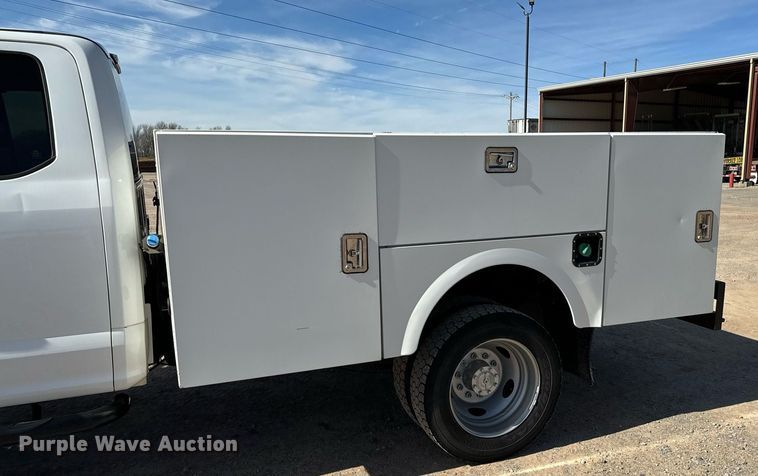 image for item EJ0188 2017 Ford F550 Super Duty SuperCab utility / service truck