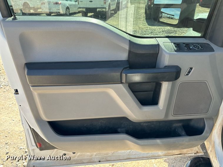 image for item EJ0188 2017 Ford F550 Super Duty SuperCab utility / service truck