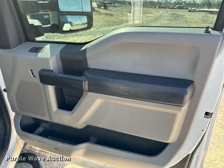 image for item EJ0188 2017 Ford F550 Super Duty SuperCab utility / service truck