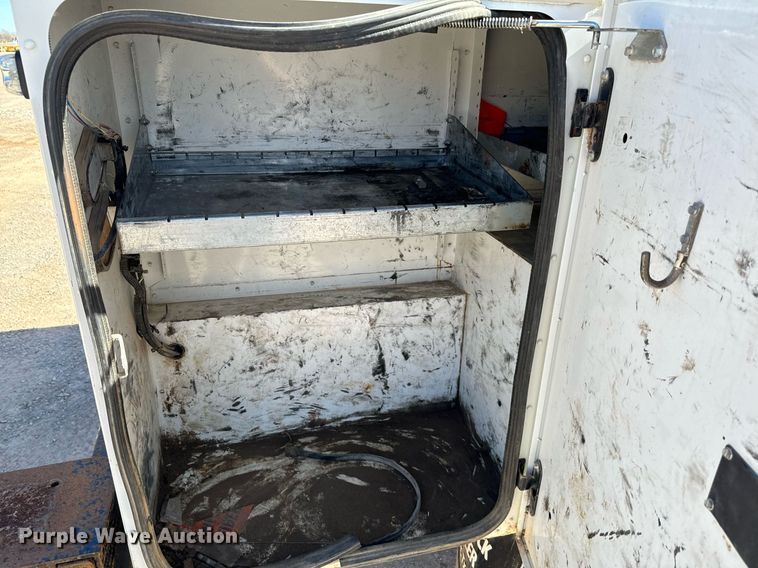 image for item EJ0191 2017 Ford F550 Super Duty SuperCab utility / service truck