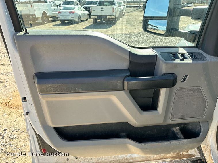 image for item EJ0191 2017 Ford F550 Super Duty SuperCab utility / service truck