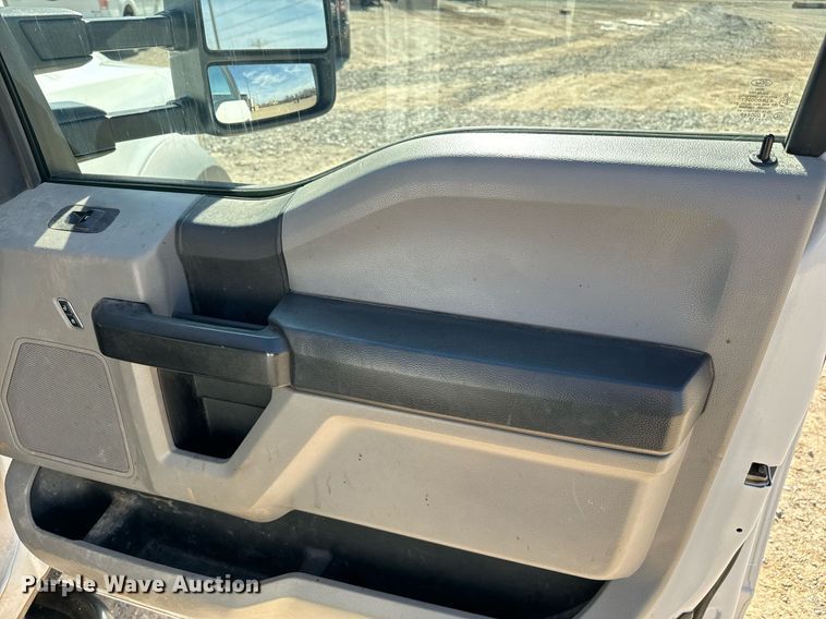 image for item EJ0191 2017 Ford F550 Super Duty SuperCab utility / service truck