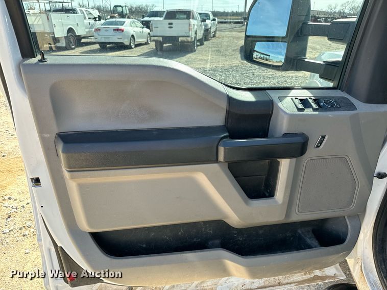 image for item EJ0193 2018 Ford F550 Super Duty SuperCab utility / service truck