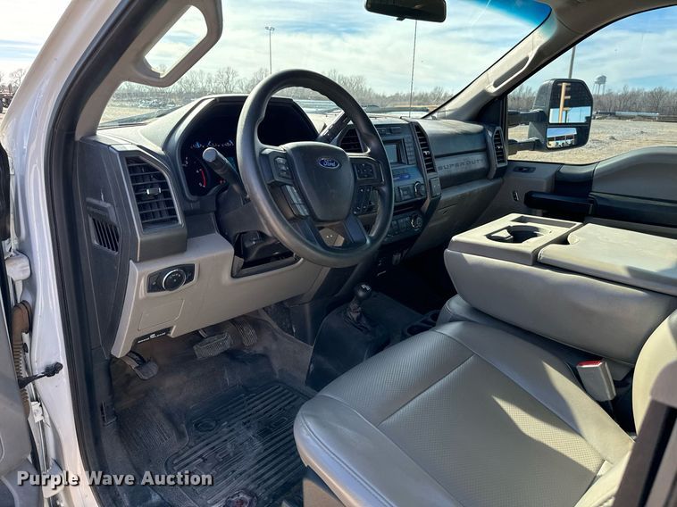 image for item EJ0193 2018 Ford F550 Super Duty SuperCab utility / service truck