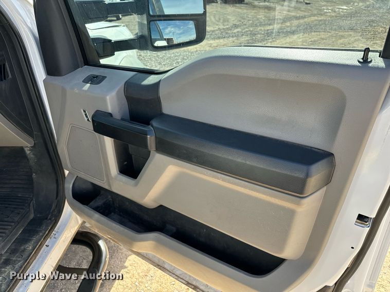 image for item EJ0193 2018 Ford F550 Super Duty SuperCab utility / service truck