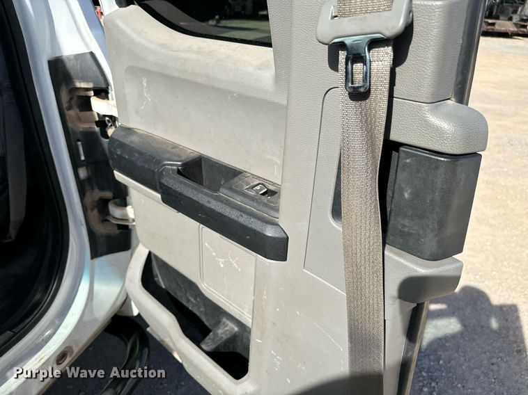 image for item EJ0193 2018 Ford F550 Super Duty SuperCab utility / service truck