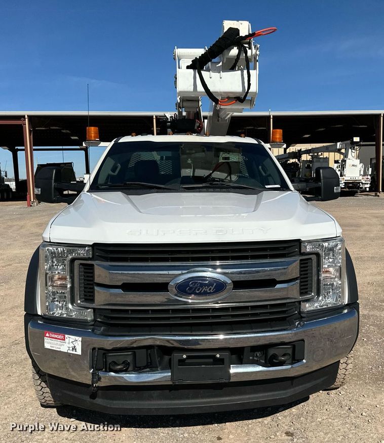 image for item EJ0196 2017 Ford F550 Super Duty bucket truck