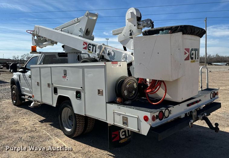 image for item EJ0196 2017 Ford F550 Super Duty bucket truck
