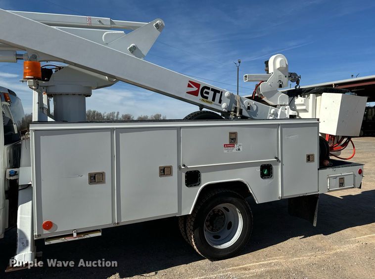 image for item EJ0196 2017 Ford F550 Super Duty bucket truck