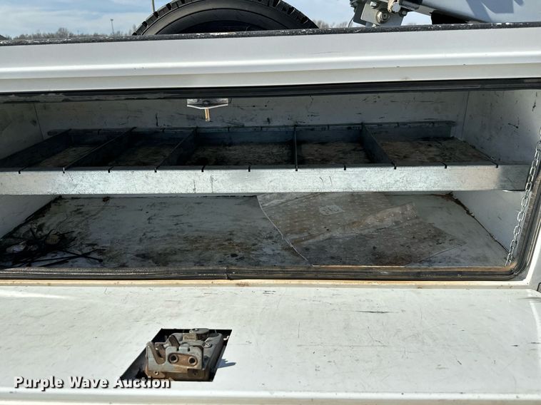 image for item EJ0196 2017 Ford F550 Super Duty bucket truck