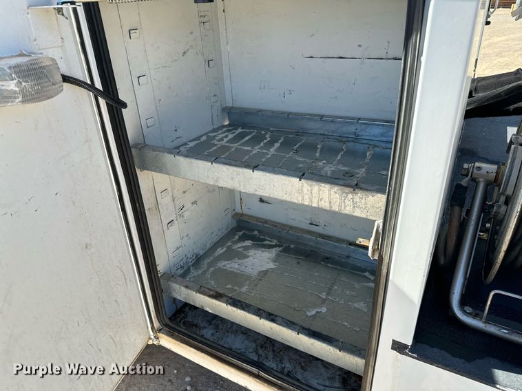 image for item EJ0196 2017 Ford F550 Super Duty bucket truck