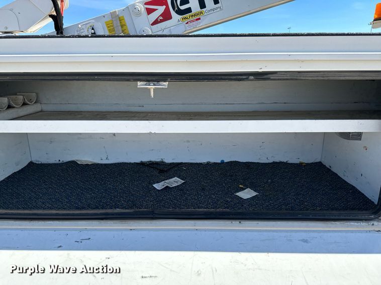 image for item EJ0196 2017 Ford F550 Super Duty bucket truck