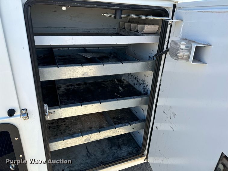 image for item EJ0196 2017 Ford F550 Super Duty bucket truck