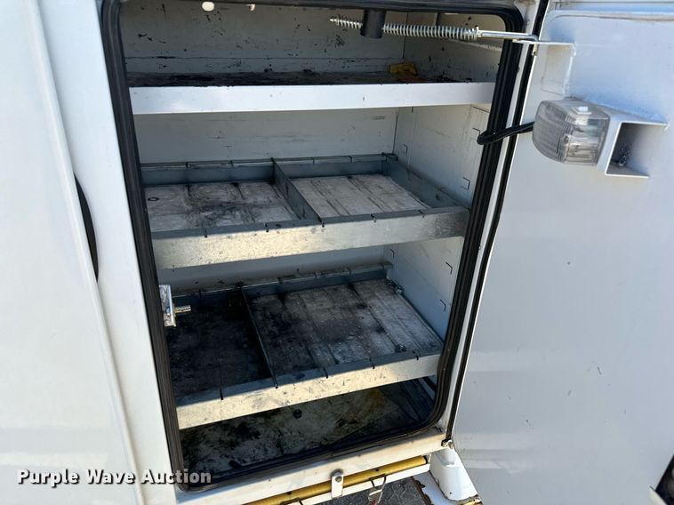 image for item EJ0196 2017 Ford F550 Super Duty bucket truck