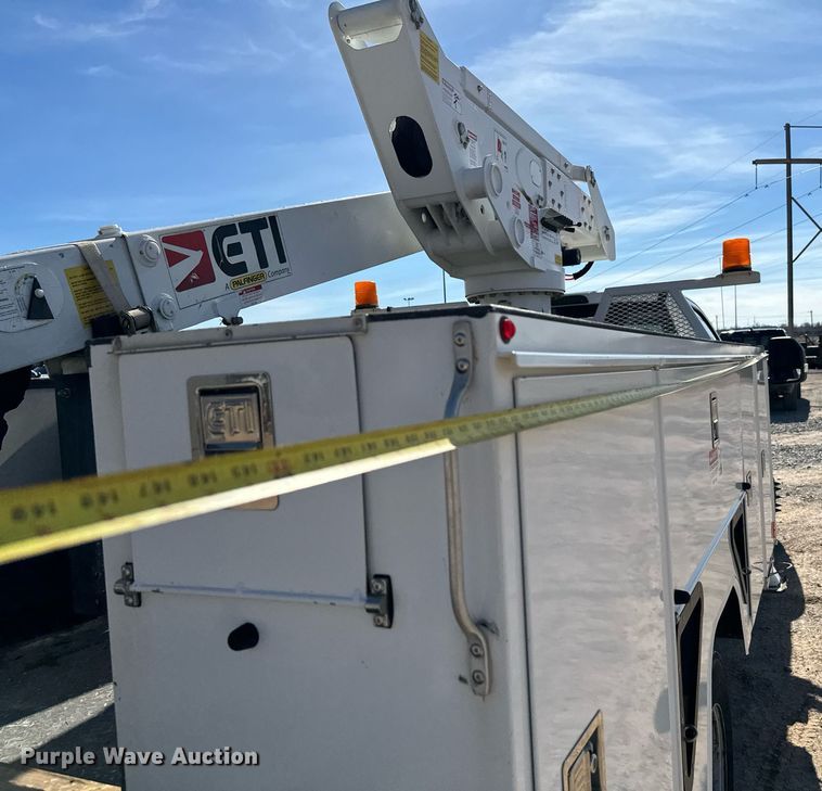 image for item EJ0196 2017 Ford F550 Super Duty bucket truck