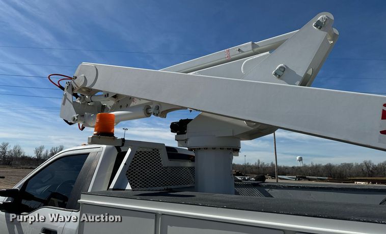 image for item EJ0196 2017 Ford F550 Super Duty bucket truck