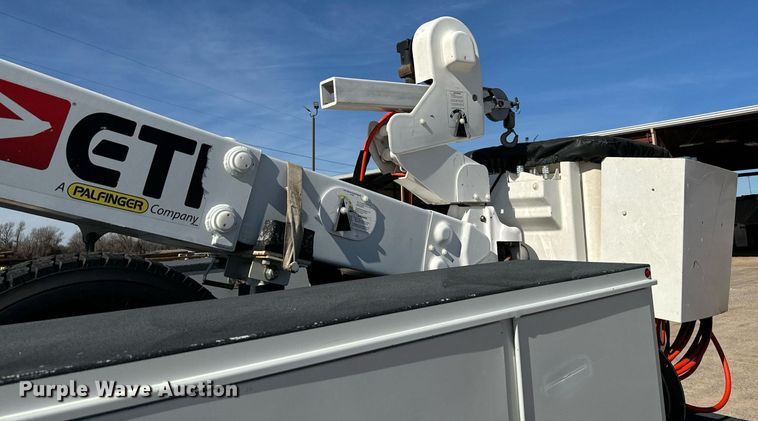 image for item EJ0196 2017 Ford F550 Super Duty bucket truck