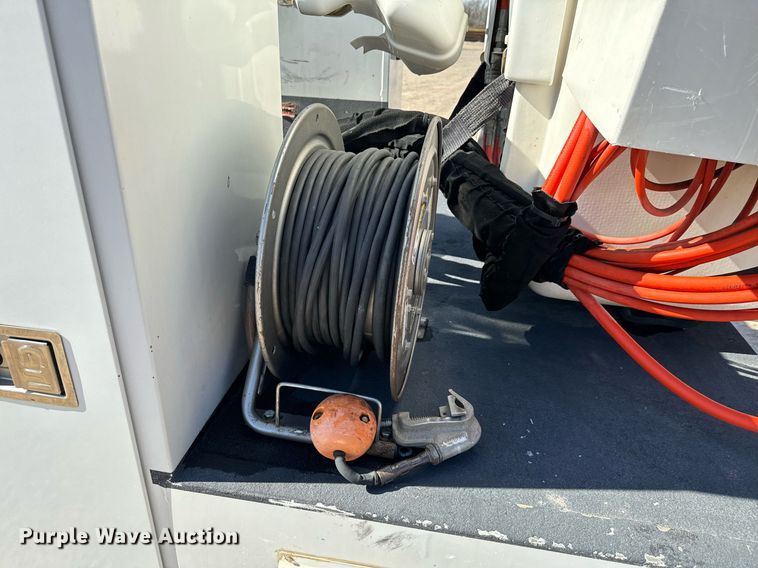 image for item EJ0196 2017 Ford F550 Super Duty bucket truck