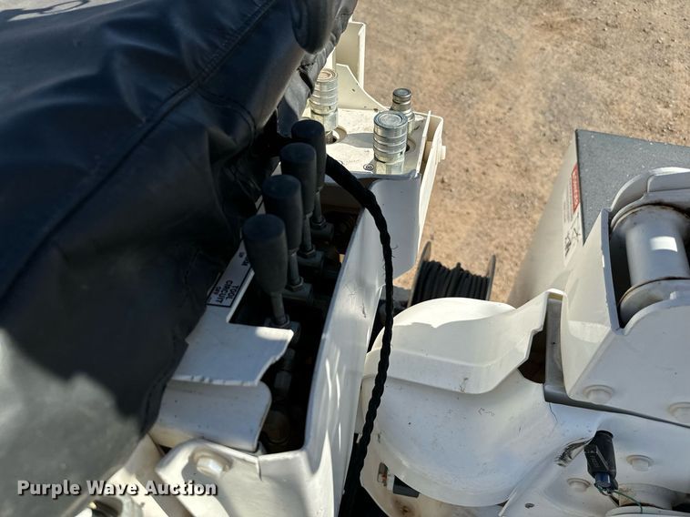 image for item EJ0196 2017 Ford F550 Super Duty bucket truck