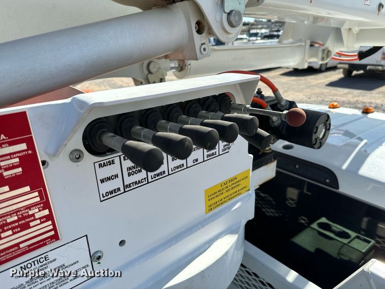 image for item EJ0196 2017 Ford F550 Super Duty bucket truck