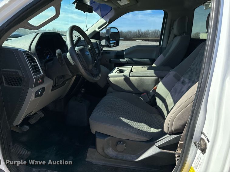 image for item EJ0196 2017 Ford F550 Super Duty bucket truck