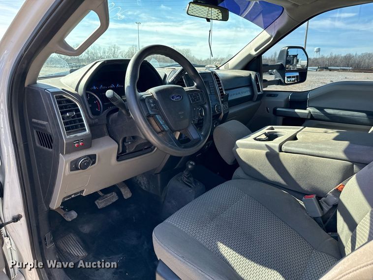 image for item EJ0196 2017 Ford F550 Super Duty bucket truck