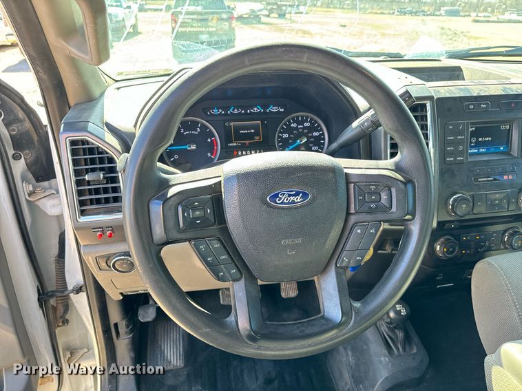 image for item EJ0196 2017 Ford F550 Super Duty bucket truck