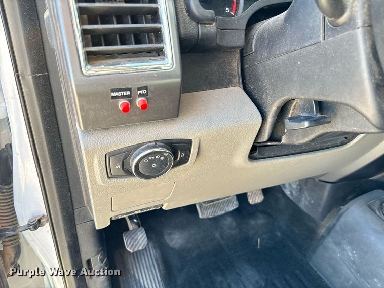 image for item EJ0196 2017 Ford F550 Super Duty bucket truck