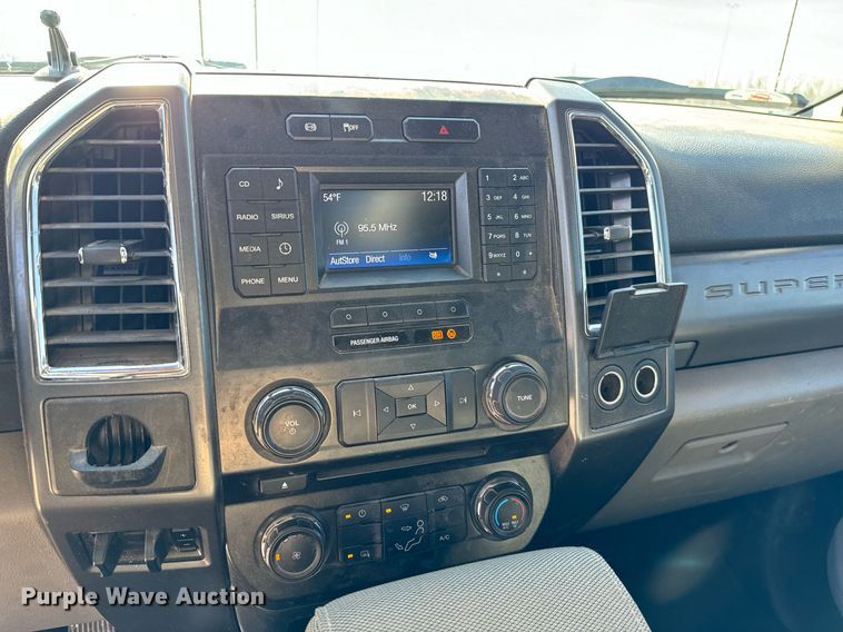 image for item EJ0196 2017 Ford F550 Super Duty bucket truck